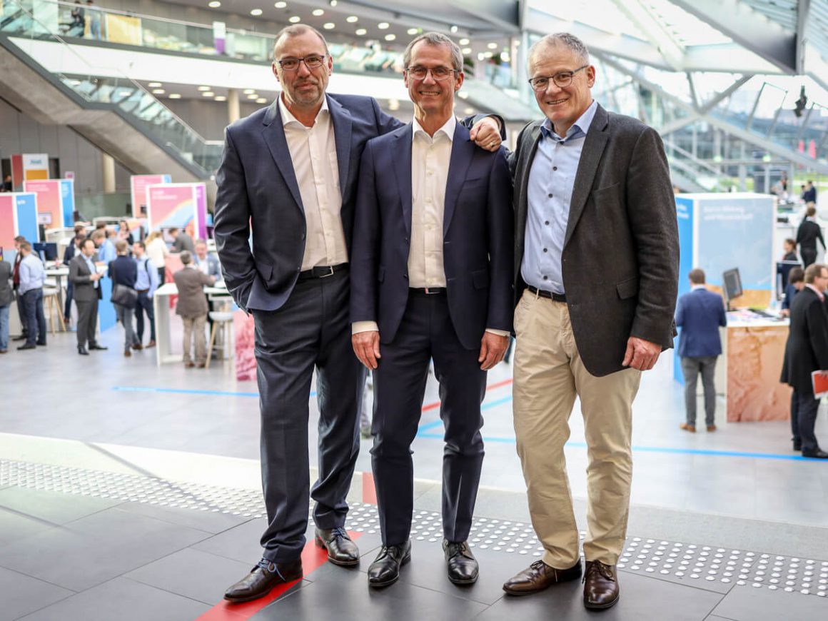 Die Esri Deutschland Managing Partner Jürgen Schomakers, Philipp Ullherr und Peter Jäger