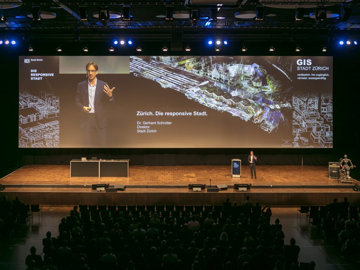Gerhard Schrotter von der Stadt Zürich auf der Esri Konferenz 2020