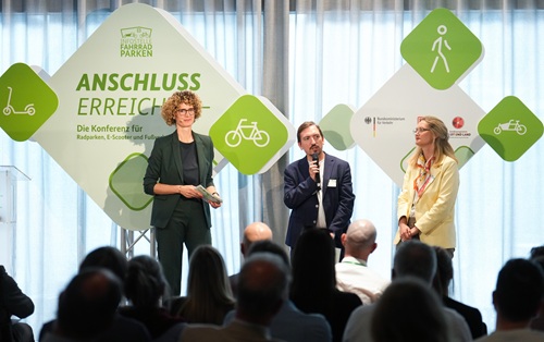 Moderation beim Hackathon "Anschluss erreichen"