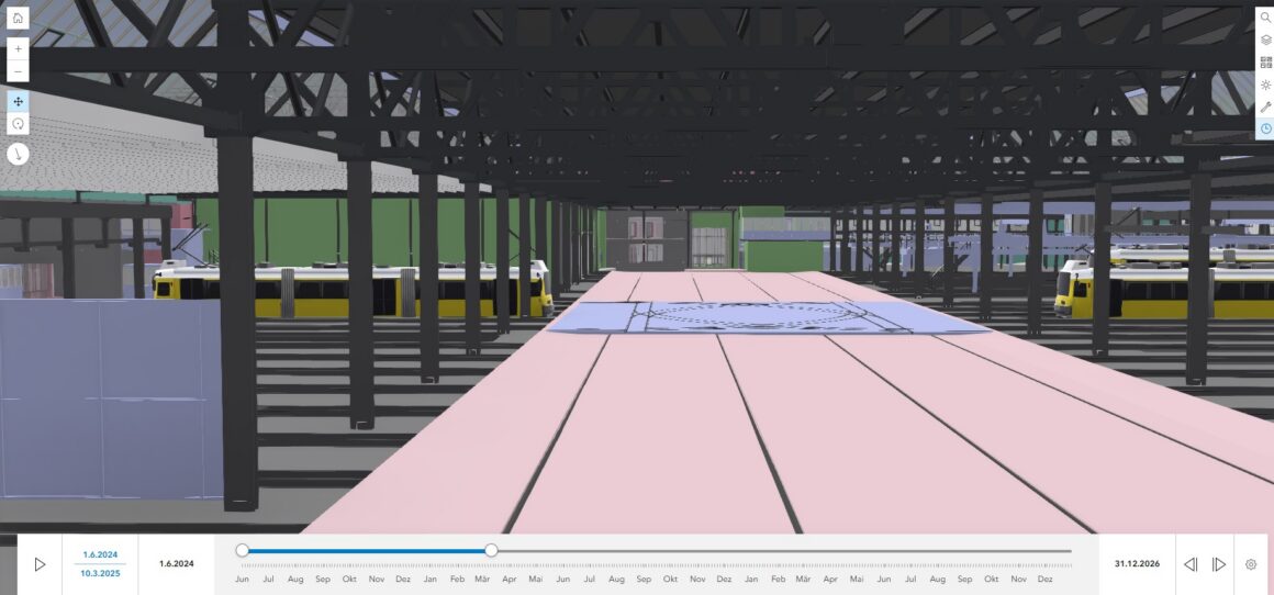 3D-Modell einer Bahninfrastruktur mit Straßenbahnfahrzeugen und Tragwerkskonstruktion. Eine Zeitachse visualisiert Bau- oder Planungsphasen innerhalb eines digitalen Zwillings.